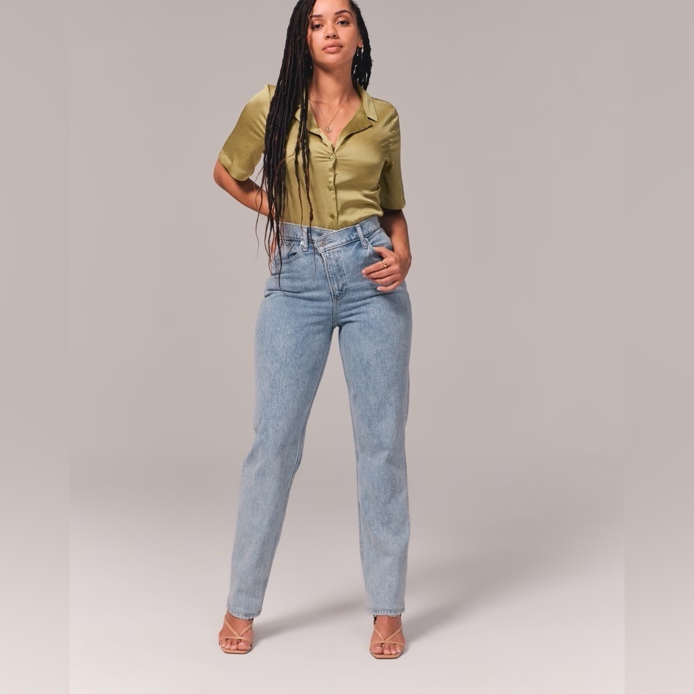 A&F the 90s straight ultra high rise size 27R